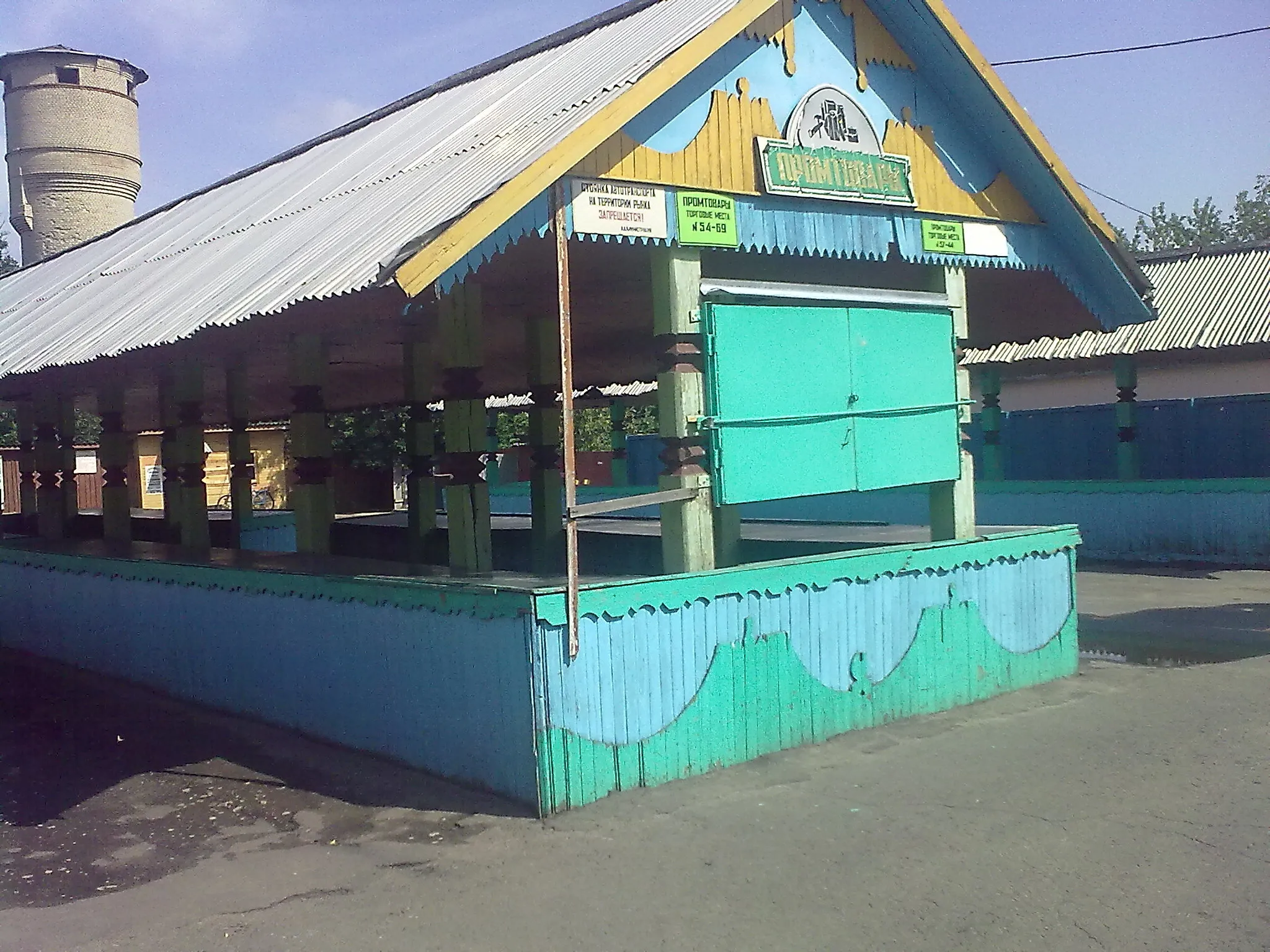 Wooden kiosk at the market place in Karma