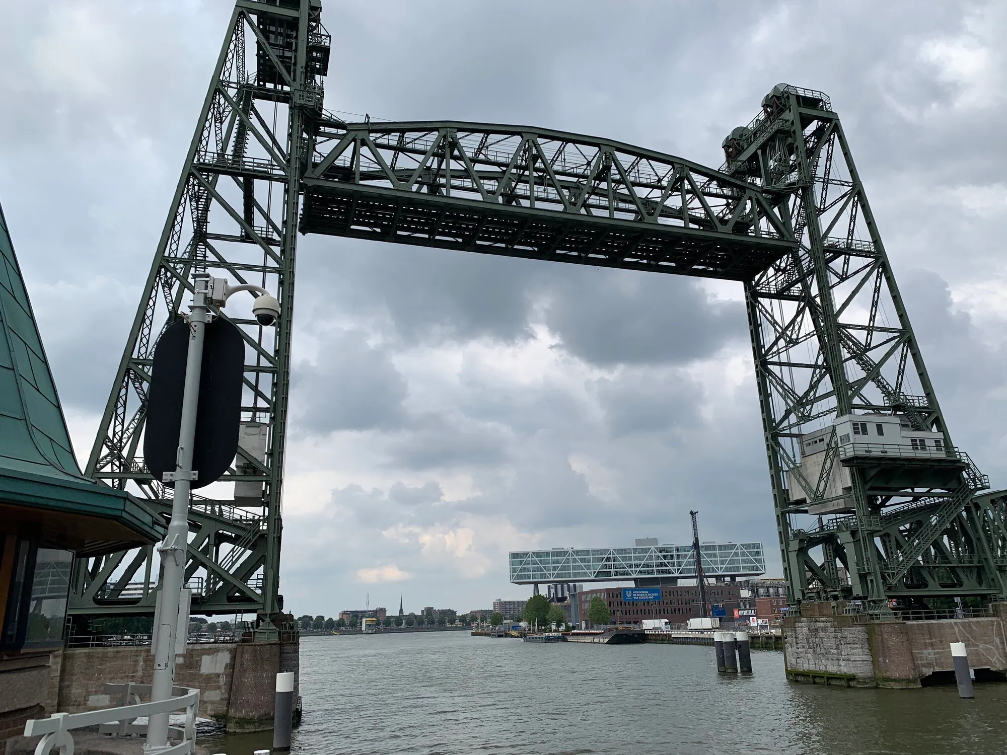 A bridge that can go up and down vertically
