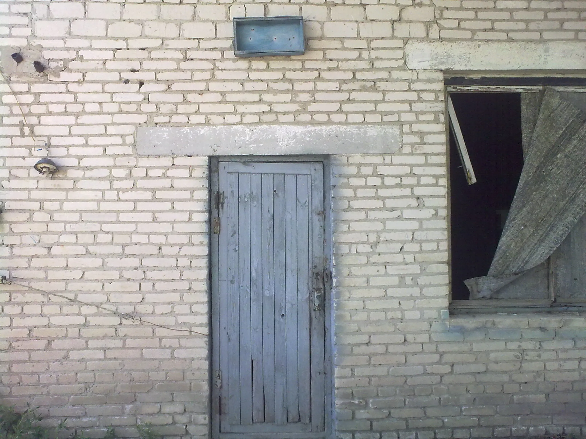 Abandoned checkpoint building